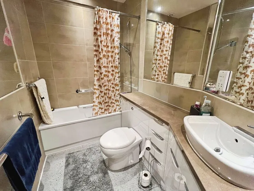 Bradford Road, Batley, WF17, photo 5