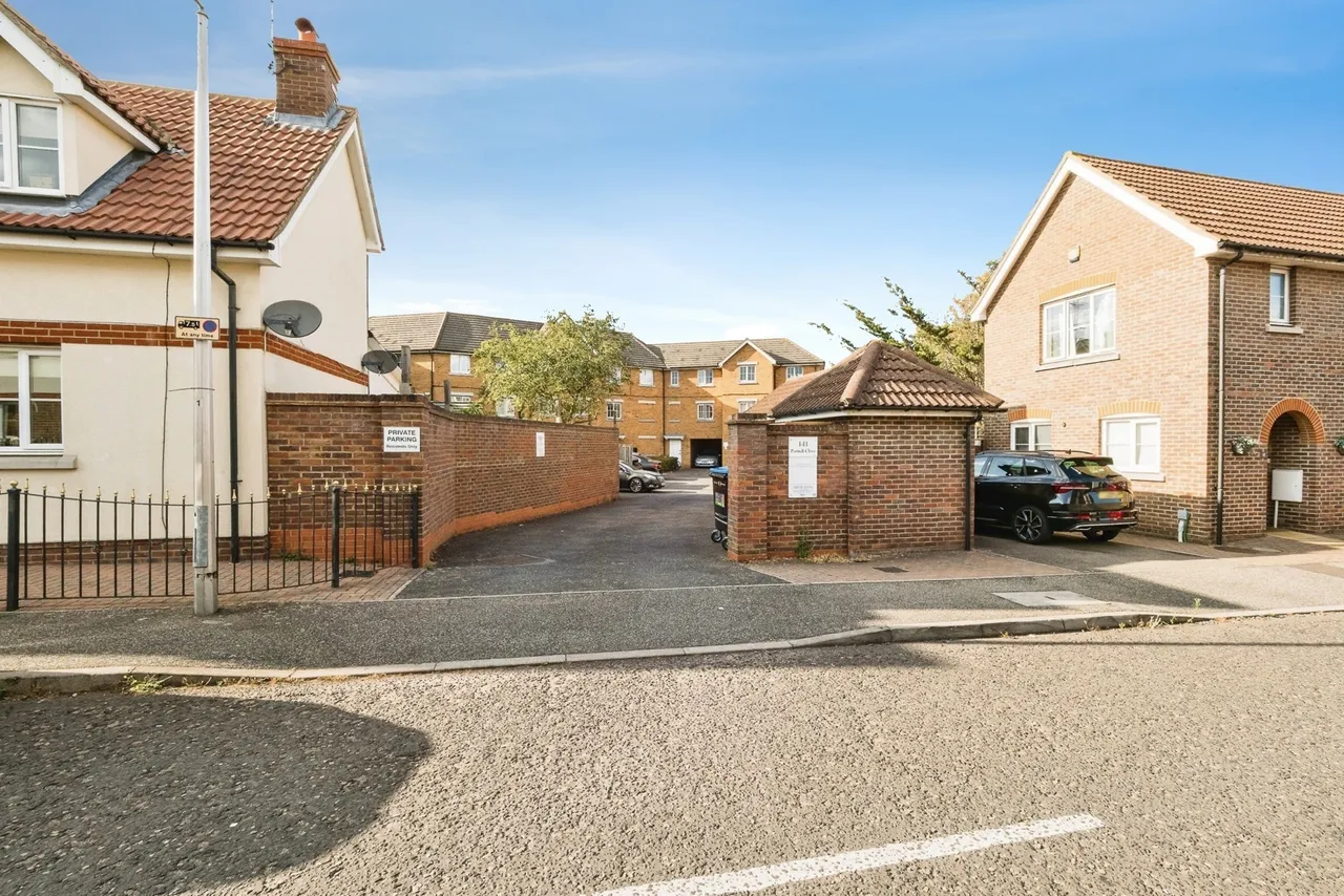 Parnell Close, Chafford Hundred, Grays, Essex, RM16, photo 11