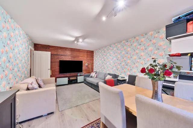 Hendon Lane, London, N3, photo 3