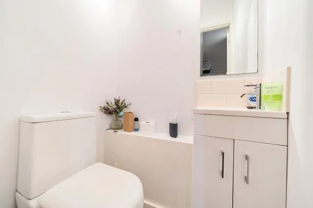 Hendon Lane, London, N3, photo 9