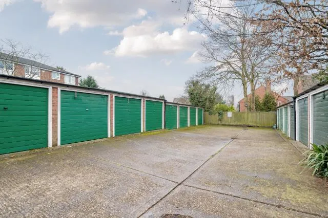 Hendon Lane, London, N3, photo 10