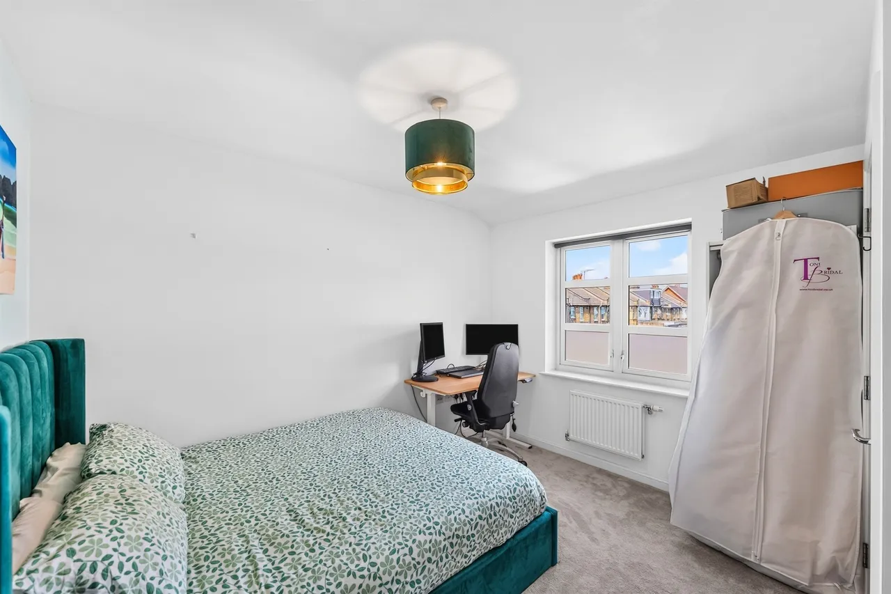 Hay Drive, Mitcham, CR4, photo 12