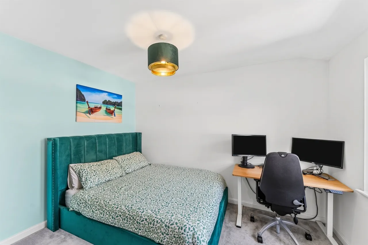 Hay Drive, Mitcham, CR4, photo 13