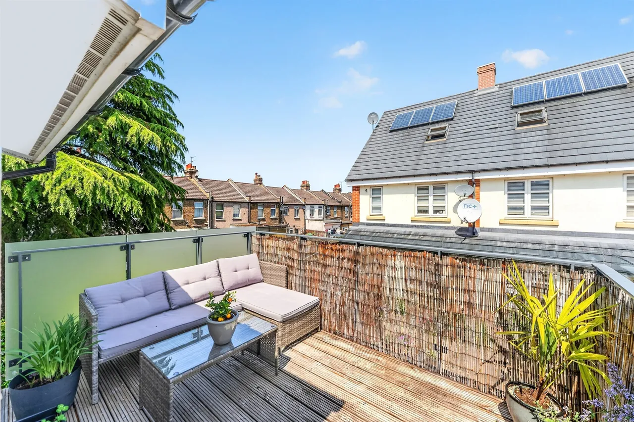Hay Drive, Mitcham, CR4, photo 16
