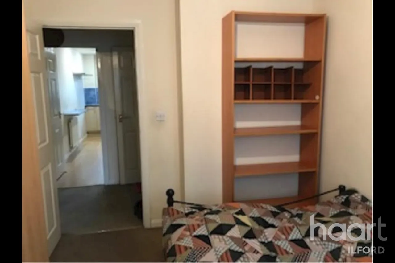 Friars Close, IG1, photo 7