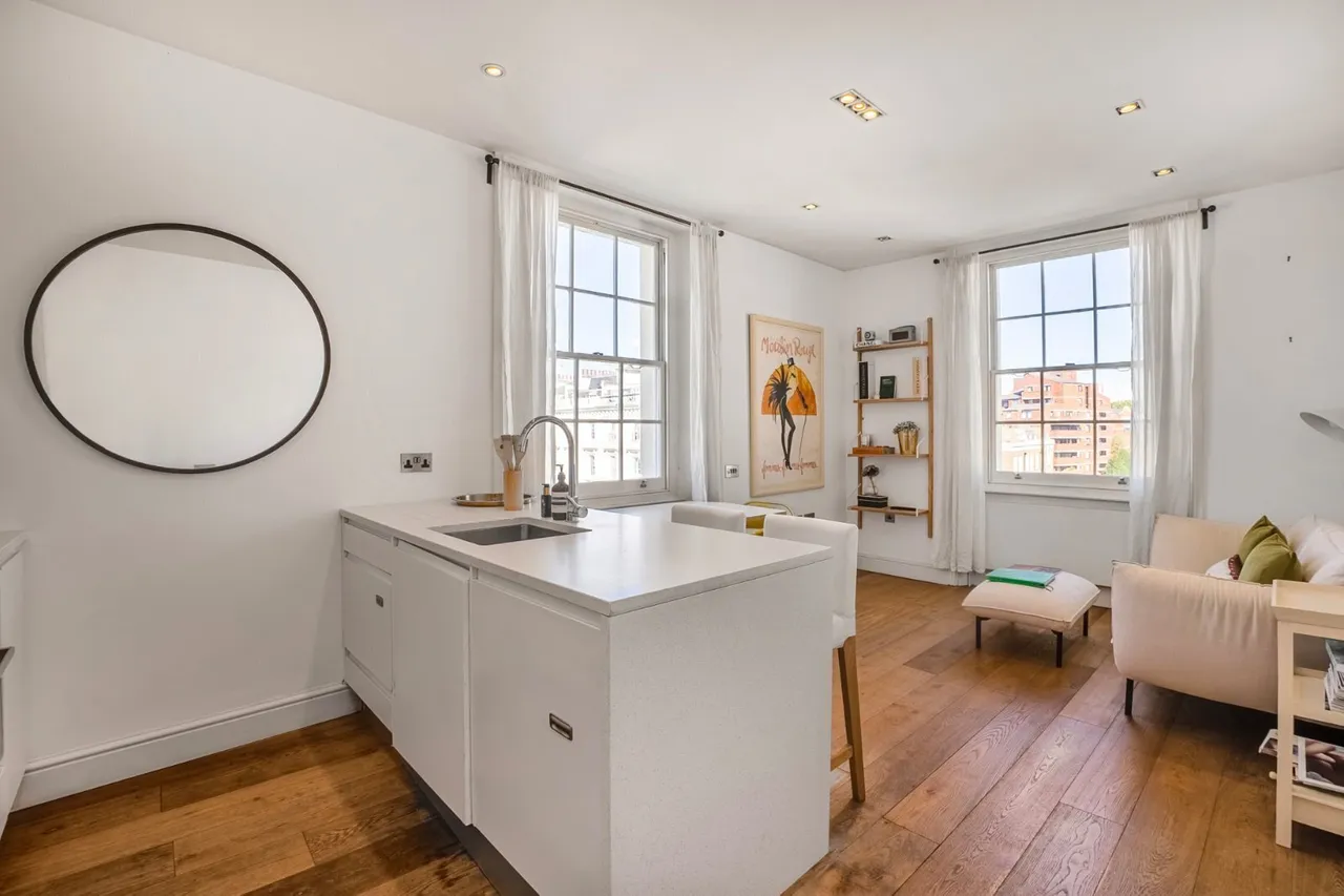 2 bed flat for sale, Belgrave Road, Pimlico, SW1V