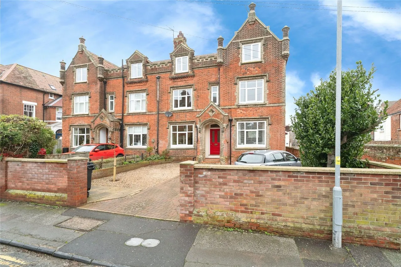 2 bed flat for sale — Vicarage Road, Cromer, Norfolk, NR27