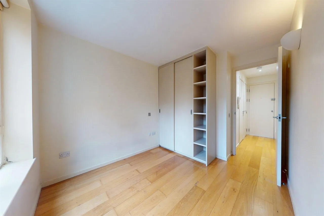 High Road, South Woodford, E18, photo 12
