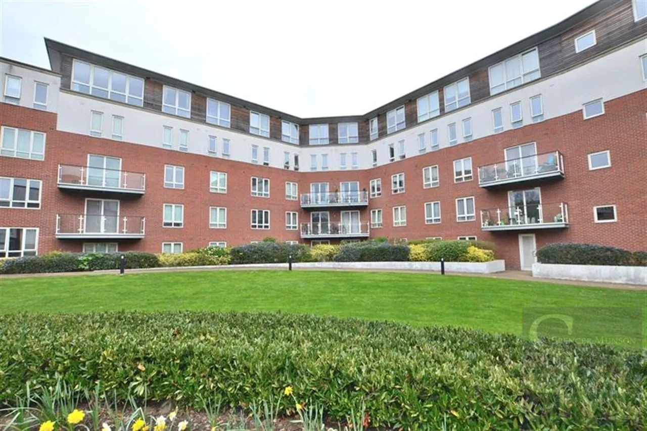 1 bed flat for sale, High Road, South Woodford, E18
