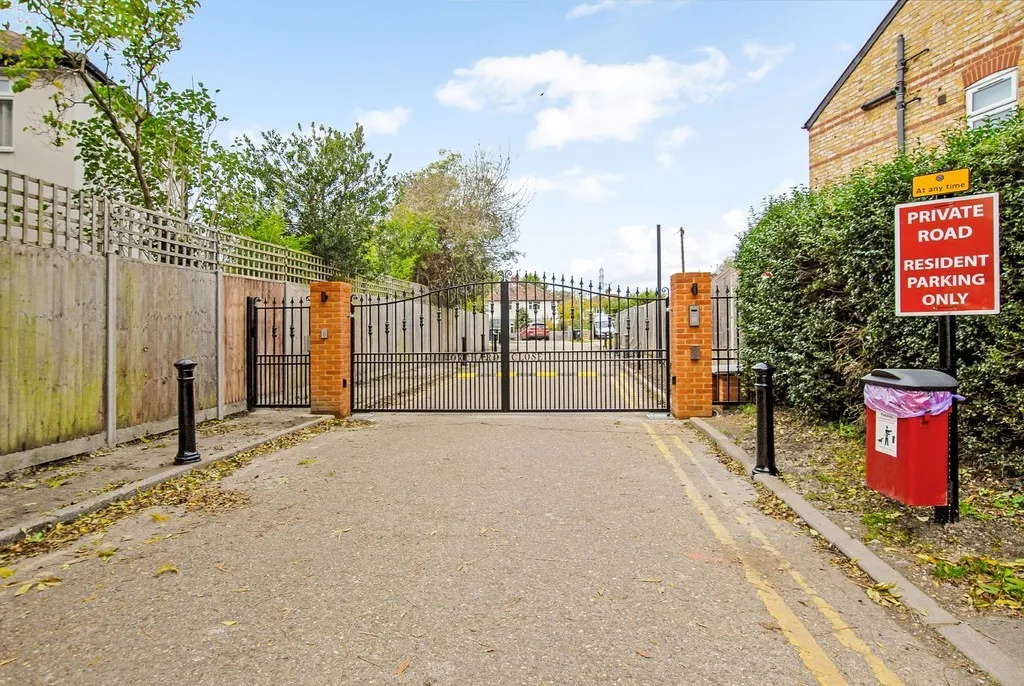 Orchard Close, Denham, UB9, photo 15