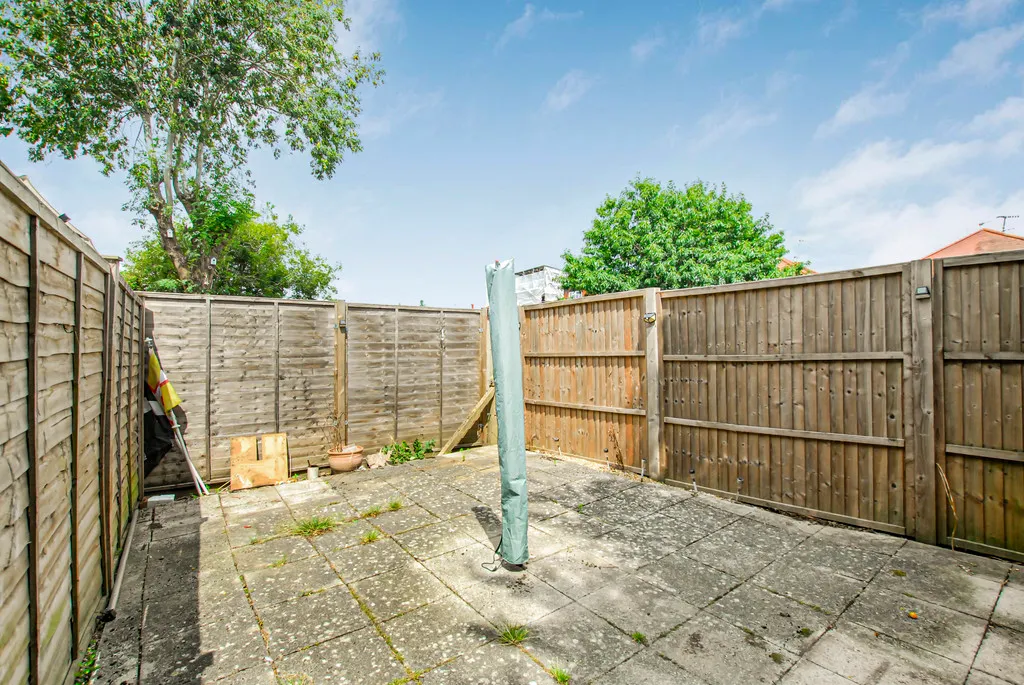 Orchard Close, Denham, UB9, photo 12