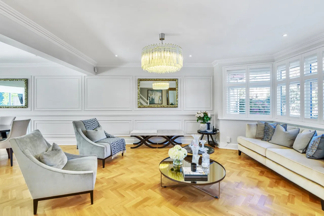 Sandringham Gardens, Finchley, London, N12, photo 10