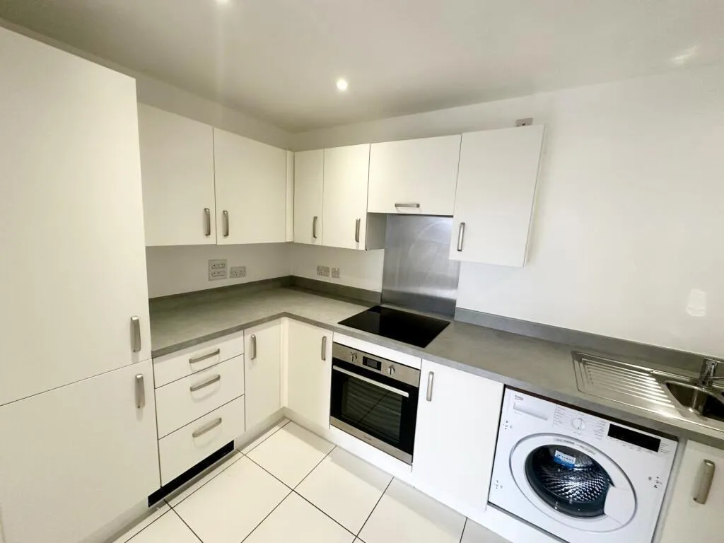 2 bed flat to rent — Stanwick house, Upton