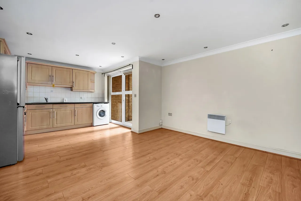 24 Lockwood Place, Chingford, London, E4 9AD, photo 3