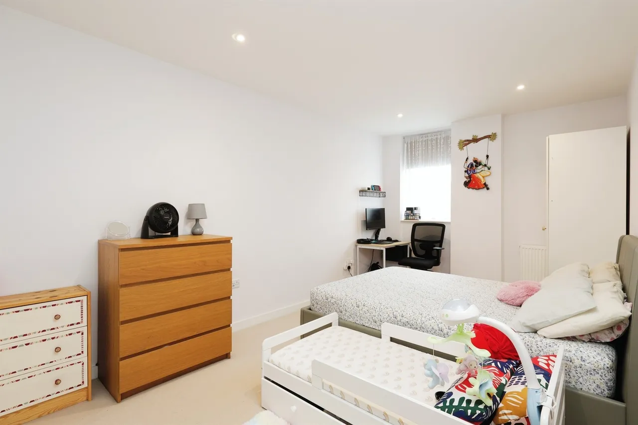 Woodford Road, Watford, WD17, photo 3