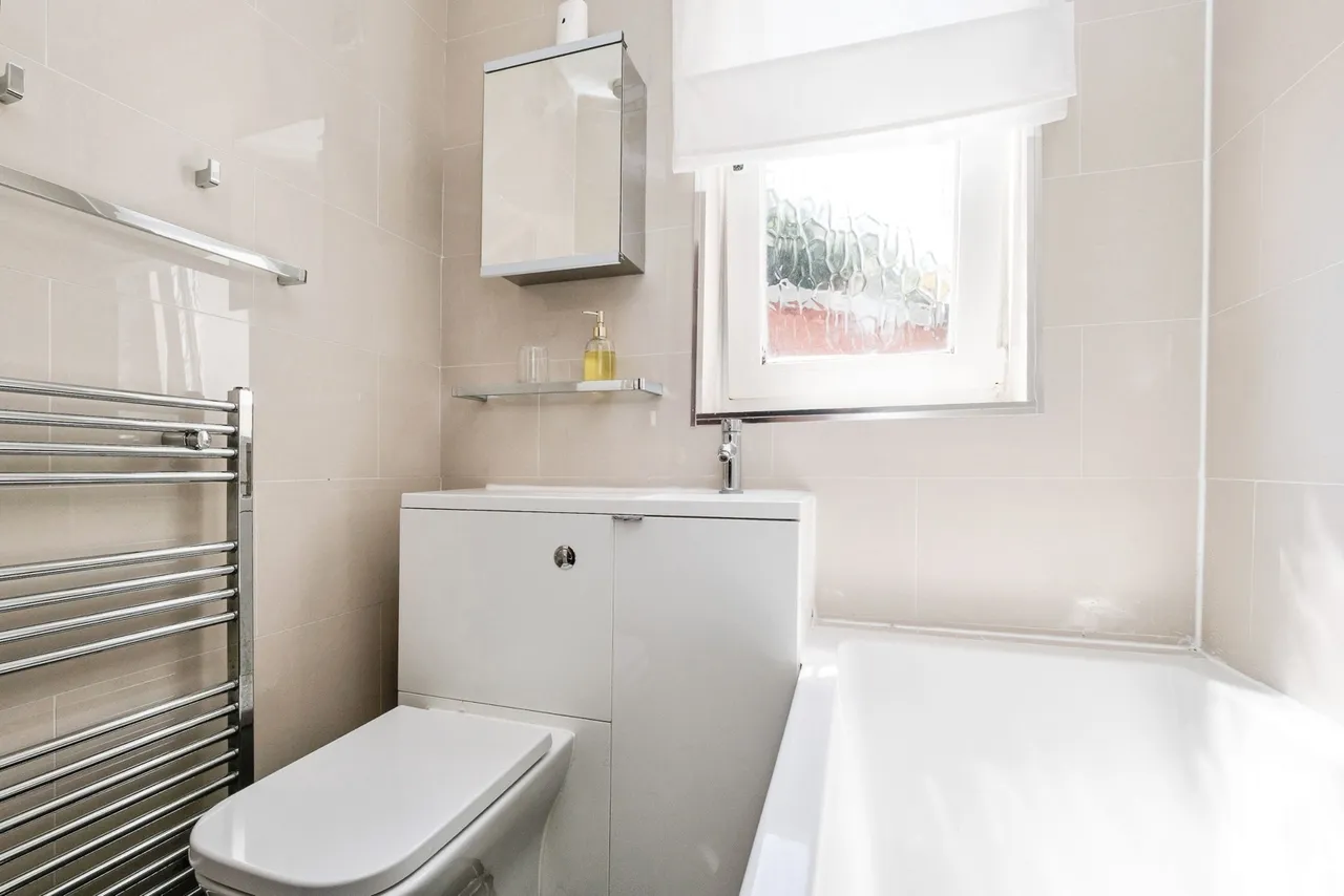 Rosedale Gardens, Dagenham, Essex, RM9, photo 3