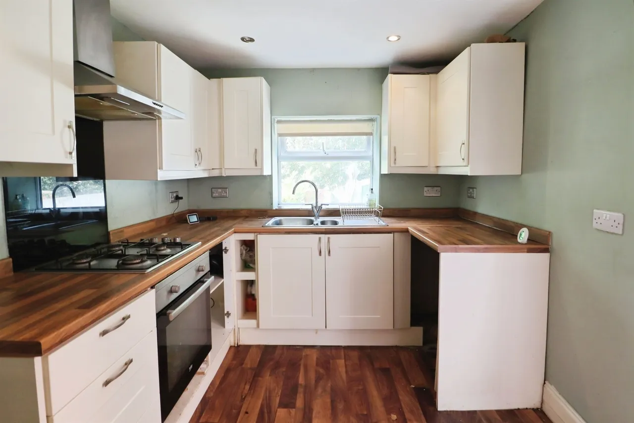 Salisbury Road, Barry, photo 3