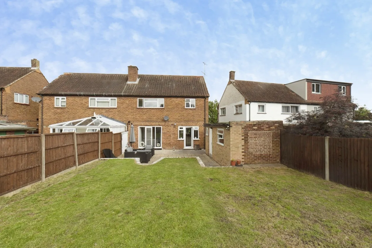 Cox Lane, Chessington, KT9, photo 4