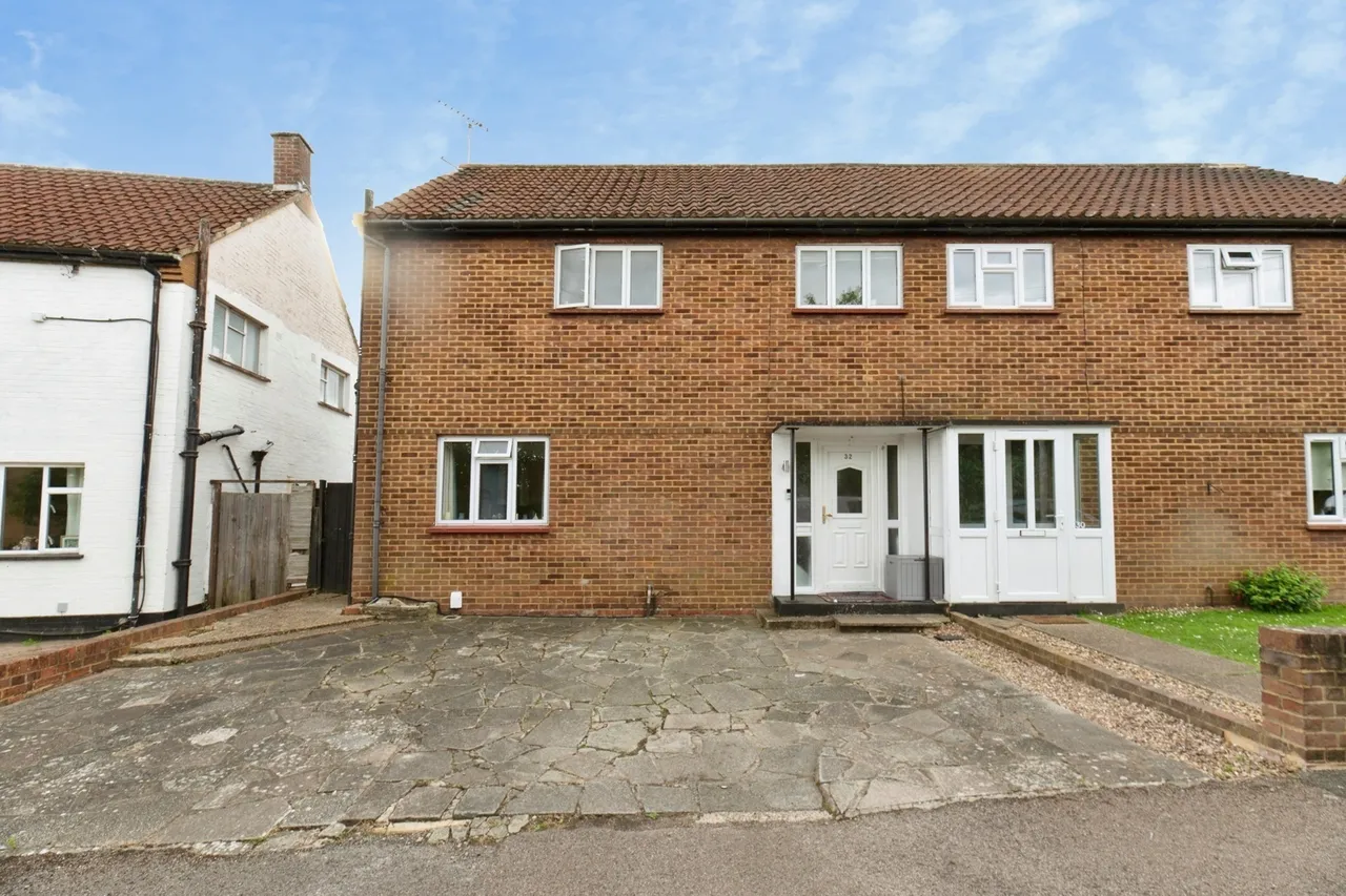 3 bed house for sale, Cox Lane, Chessington, KT9