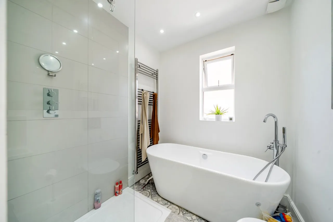 Central Avenue, DA16, photo 6