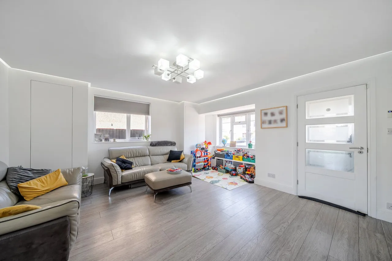 Central Avenue, DA16, photo 8