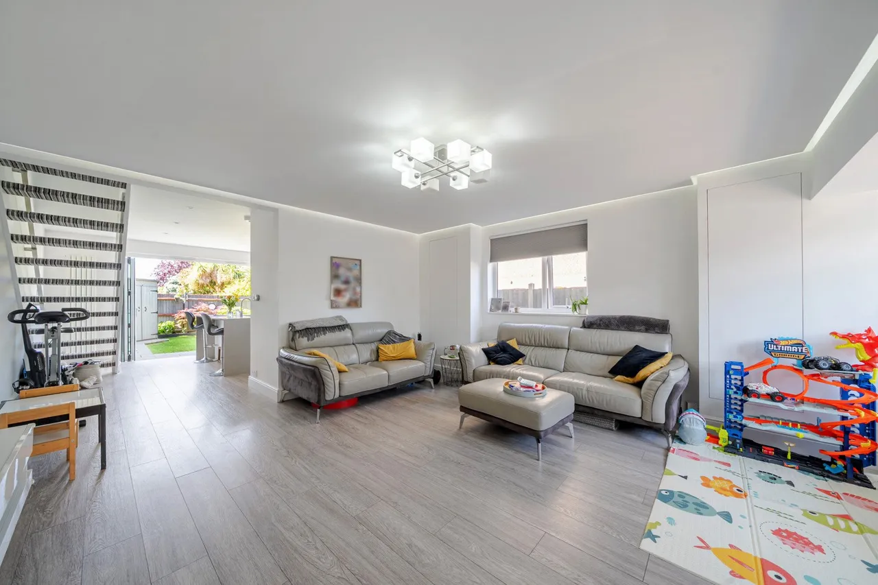 Central Avenue, DA16, photo 2