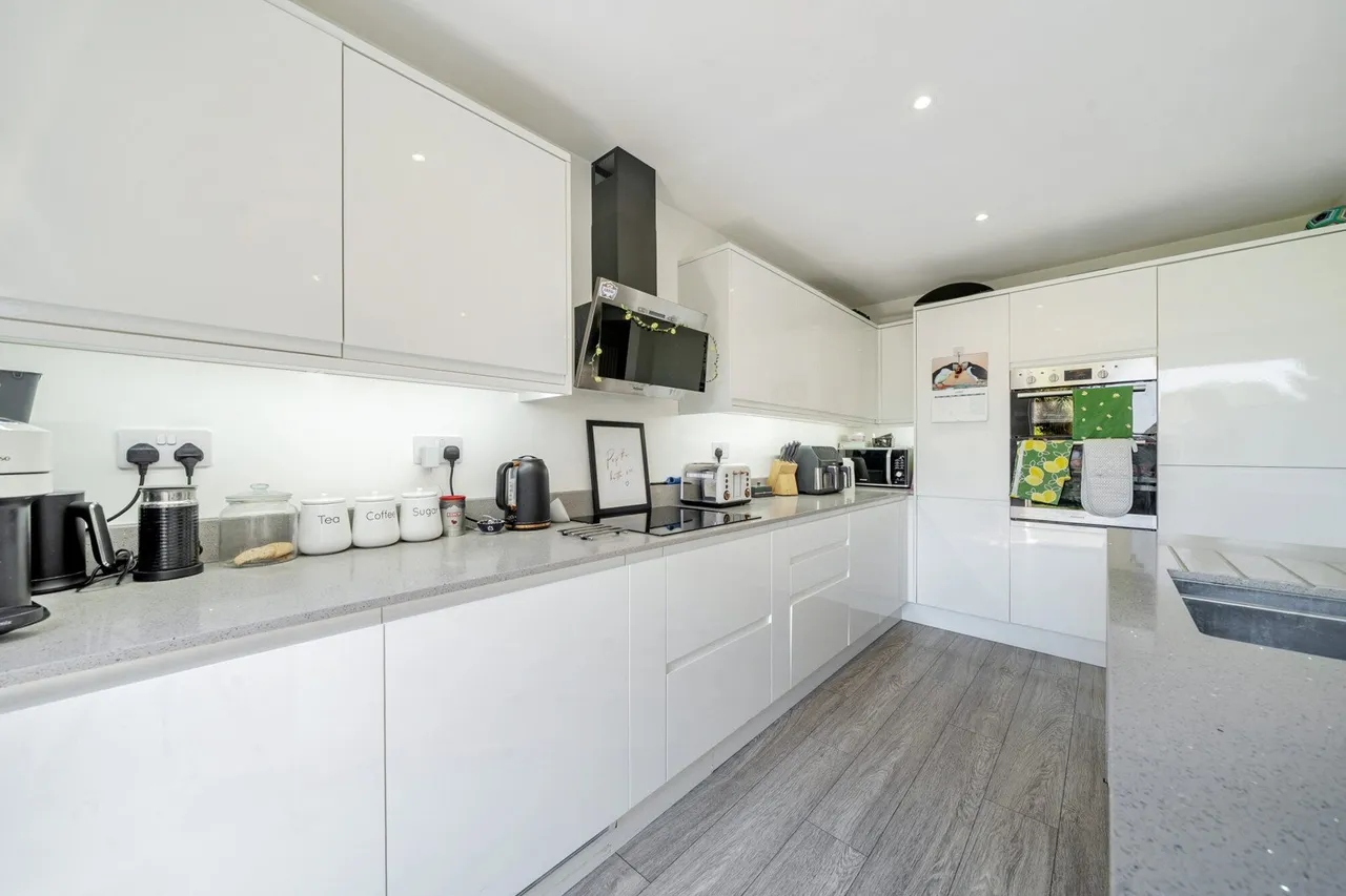 Central Avenue, DA16, photo 10