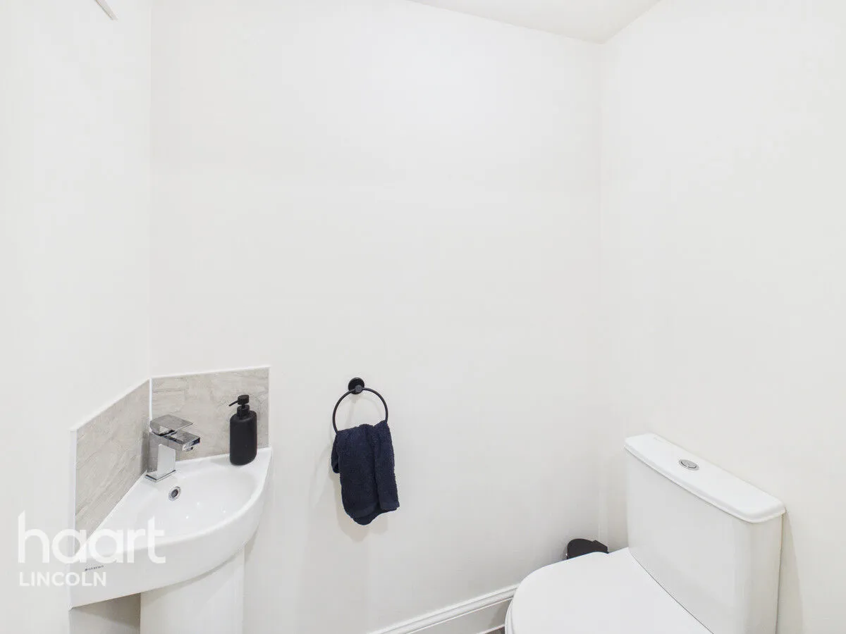 Anwick Close, Fernwood, NG24, photo 11