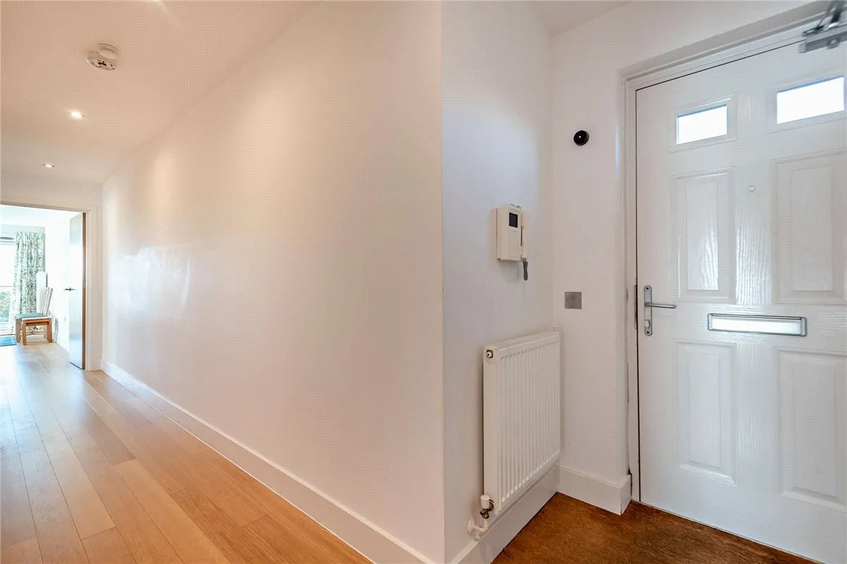 Park Way, RG14, photo 9