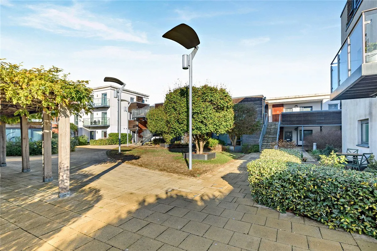 Park Way, RG14, photo 22