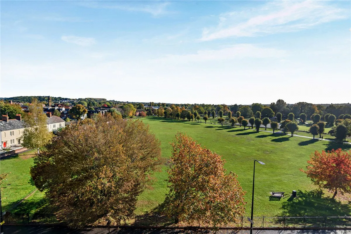 Park Way, RG14, photo 21