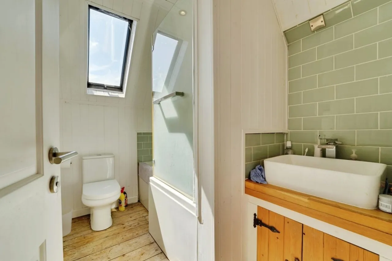 Lansdowne Road, Bedford, MK40, photo 14