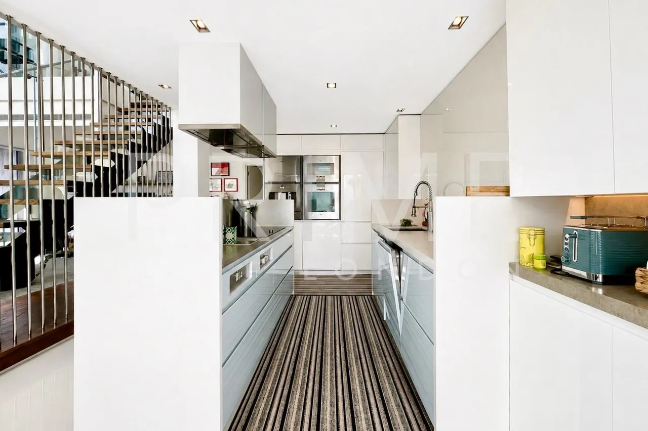 Pan Peninsula East, Canary Wharf, E14, photo 6