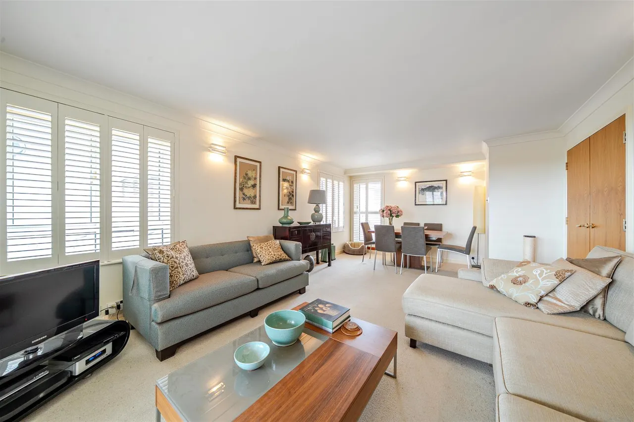 3 bed flat for sale — Admiral Walk, London, W9 3TJ