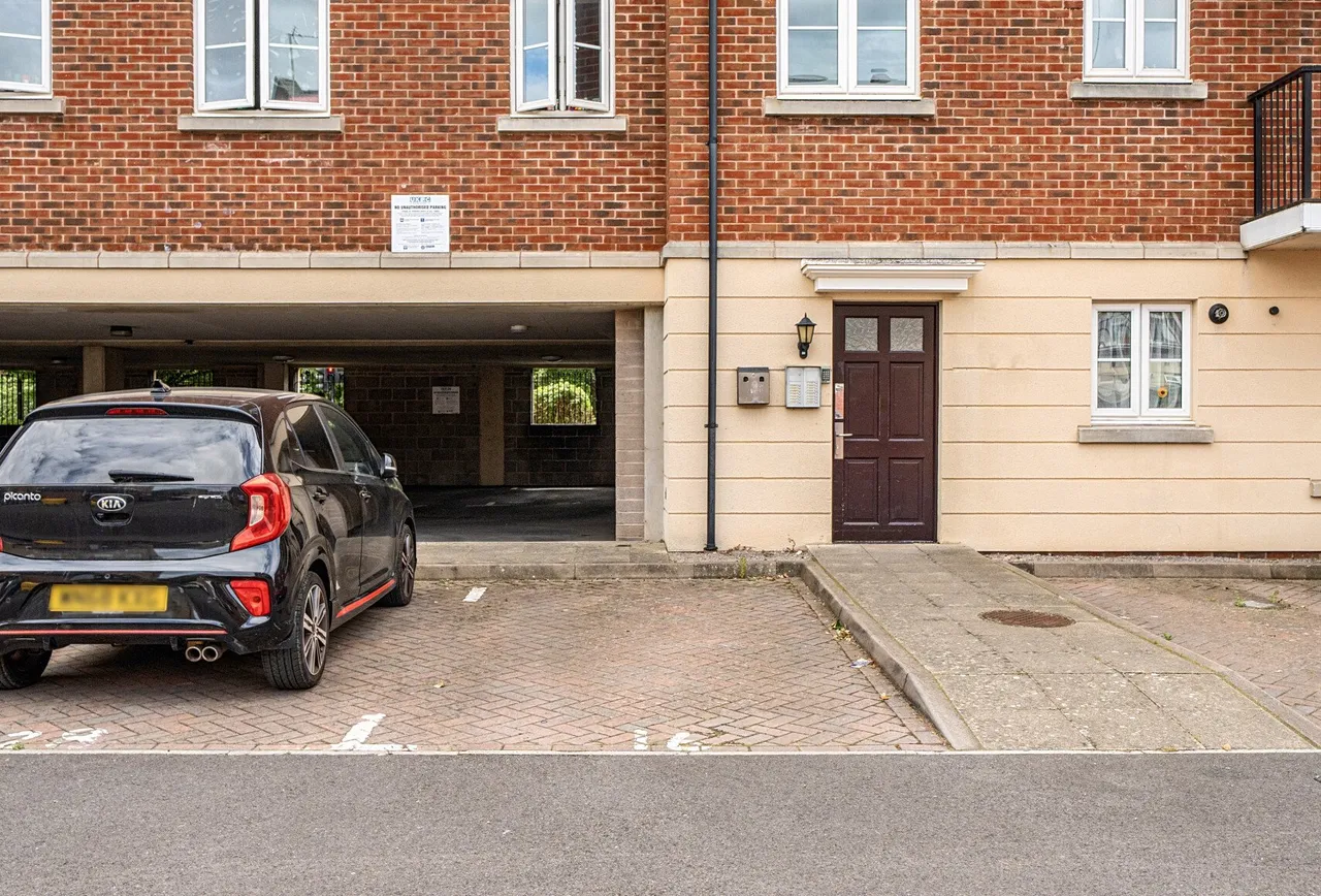 Brookbank Close, Cheltenham, GL50 3NN, photo 8