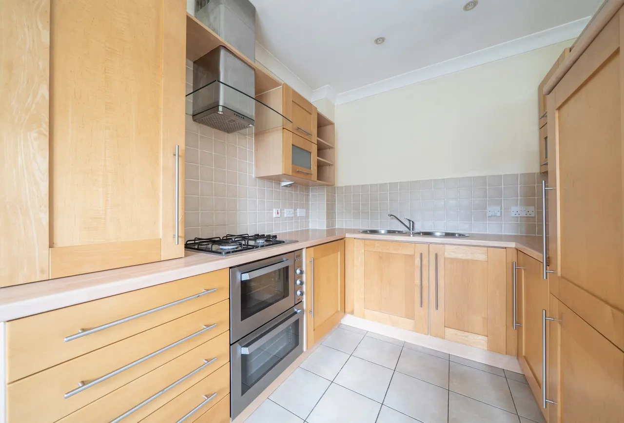 Brookbank Close, Cheltenham, GL50 3NN, photo 2