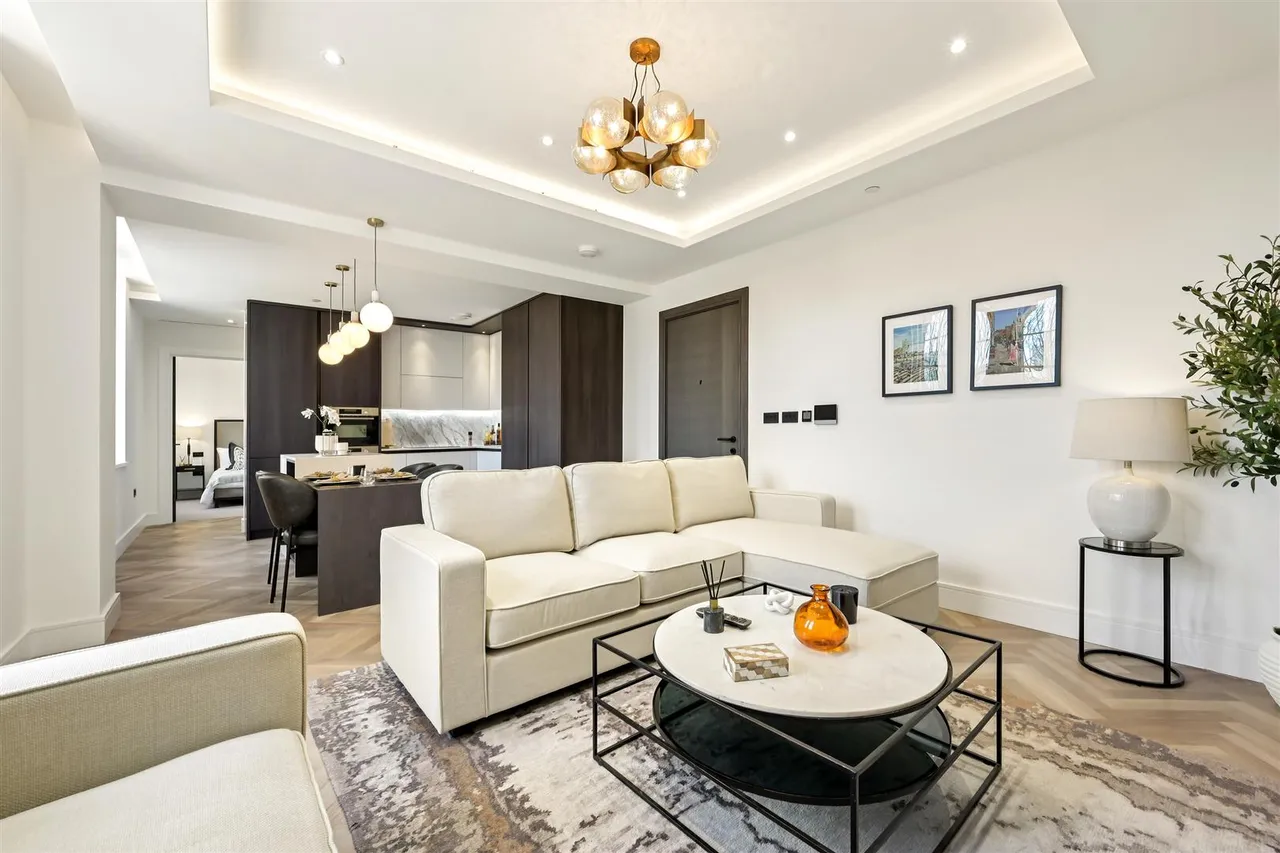 1 bed flat for sale, Davies House, Southwark