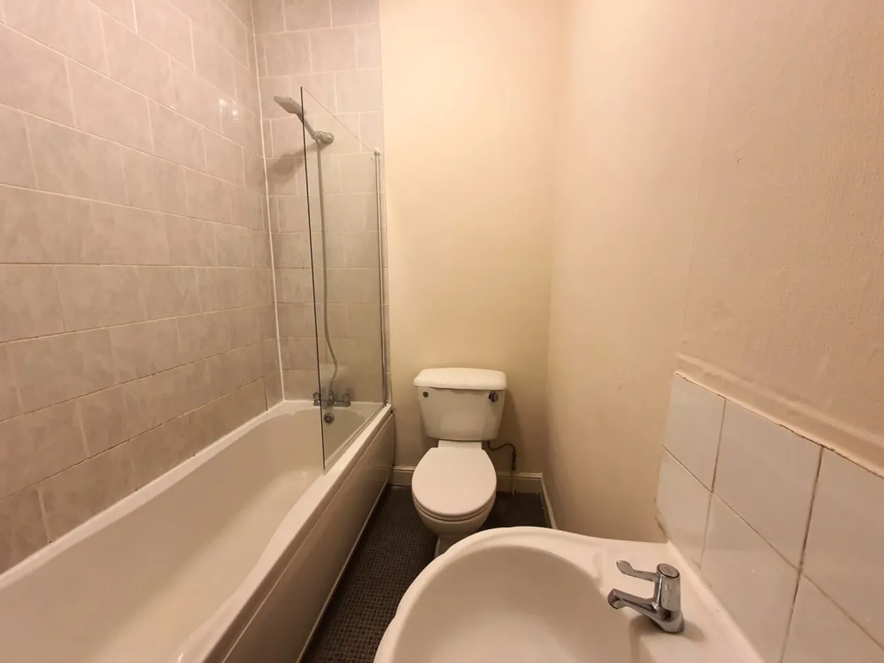 Blackmoorfoot Road, Crosland Moor, HD4, photo 5