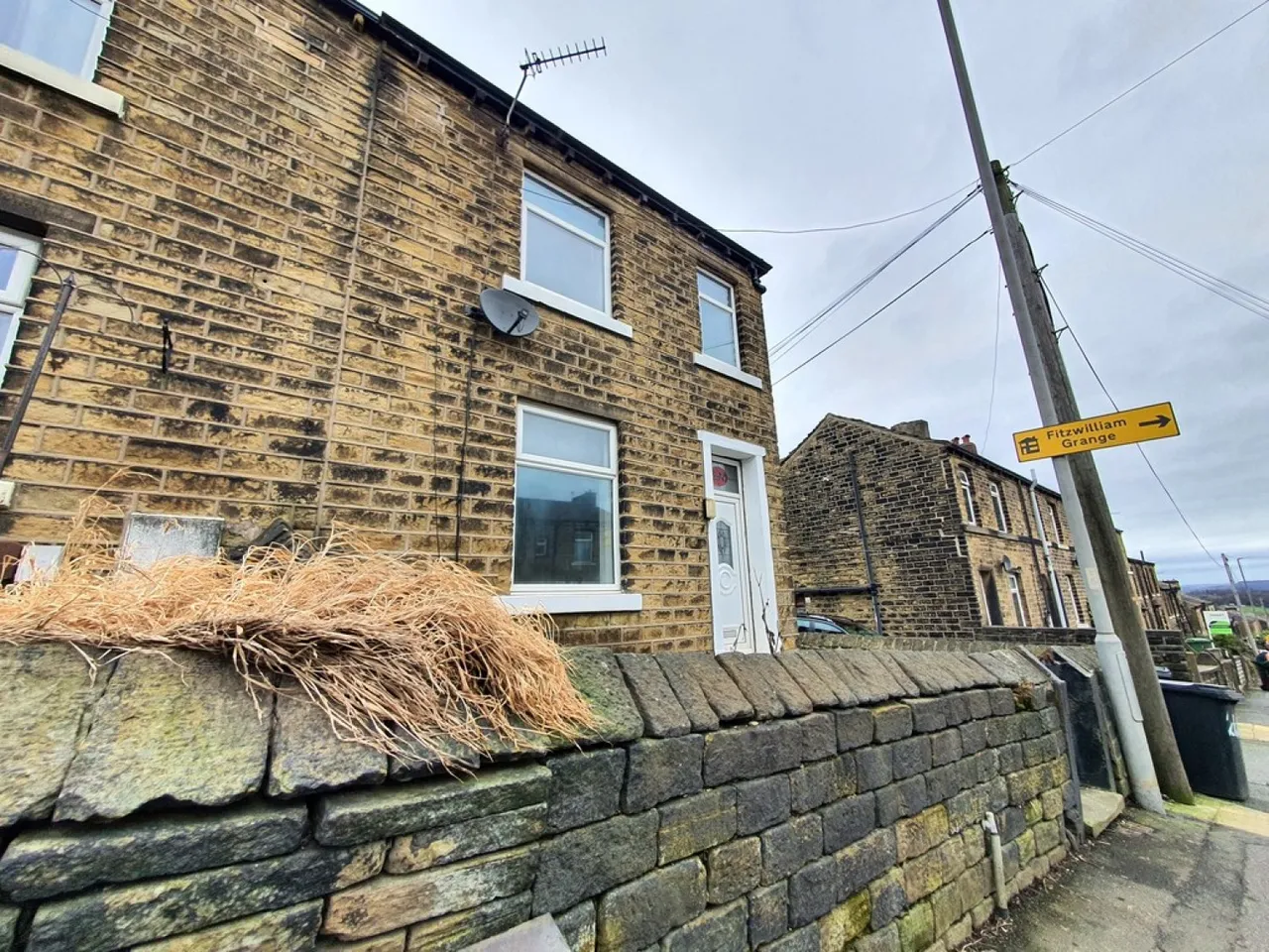 2 bed house to rent, Blackmoorfoot Road, Crosland Moor, HD4