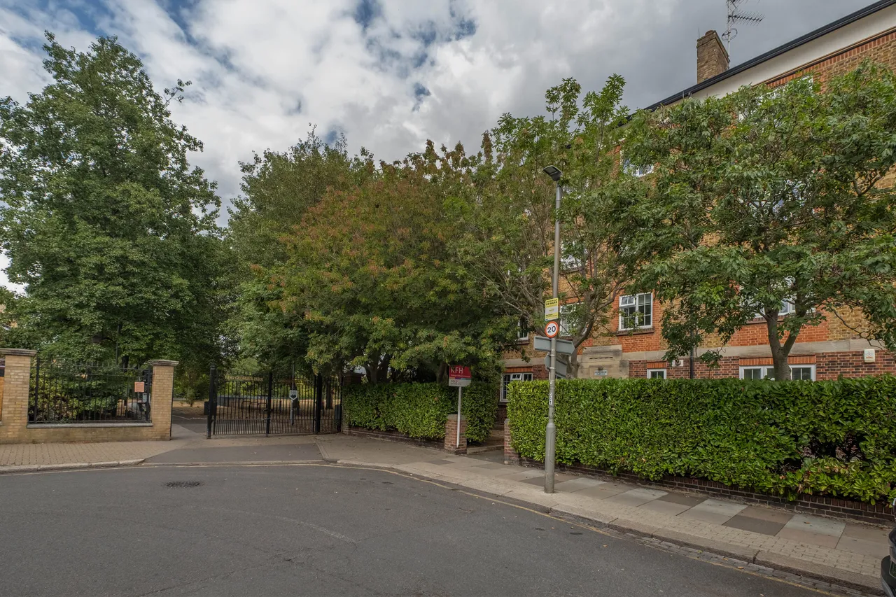 Acuba Road, London, SW18, photo 2