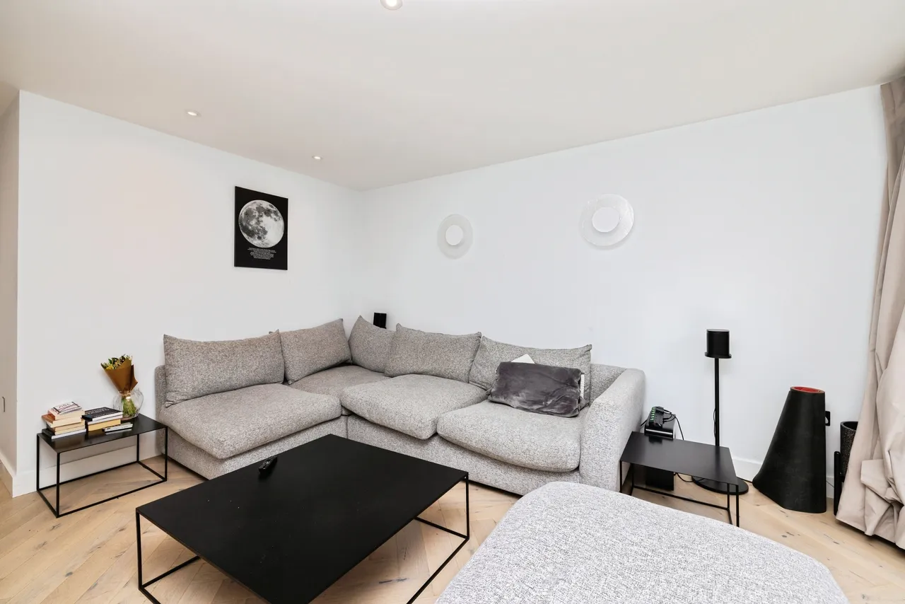 Mill Pond Close, Vauxhall, SW8, photo 4
