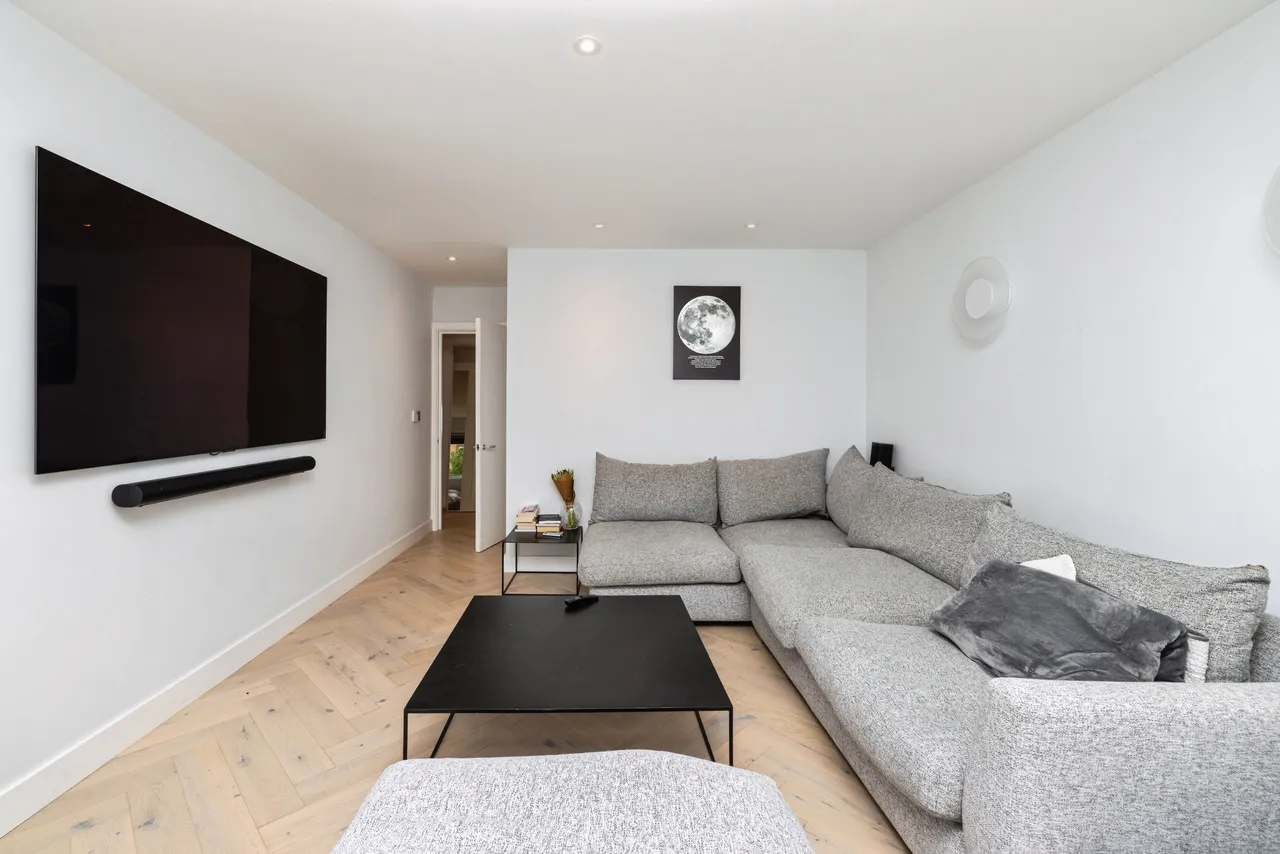 Mill Pond Close, Vauxhall, SW8, photo 8