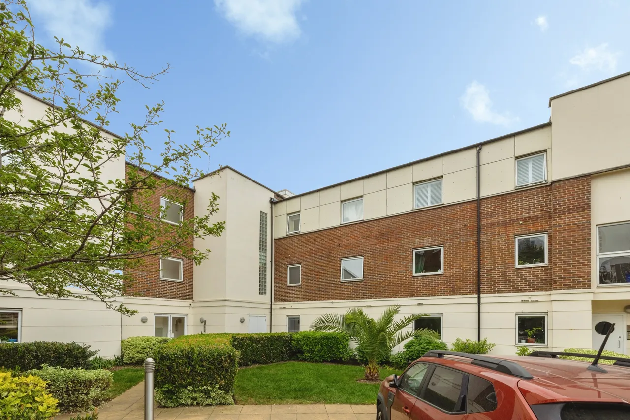Mill Pond Close, Vauxhall, SW8, photo 2