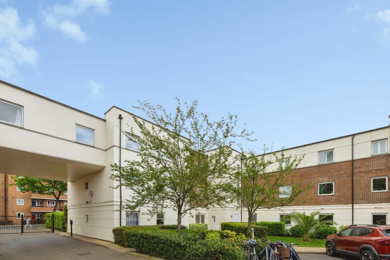 2 bed flat for sale, Mill Pond Close, Vauxhall, SW8