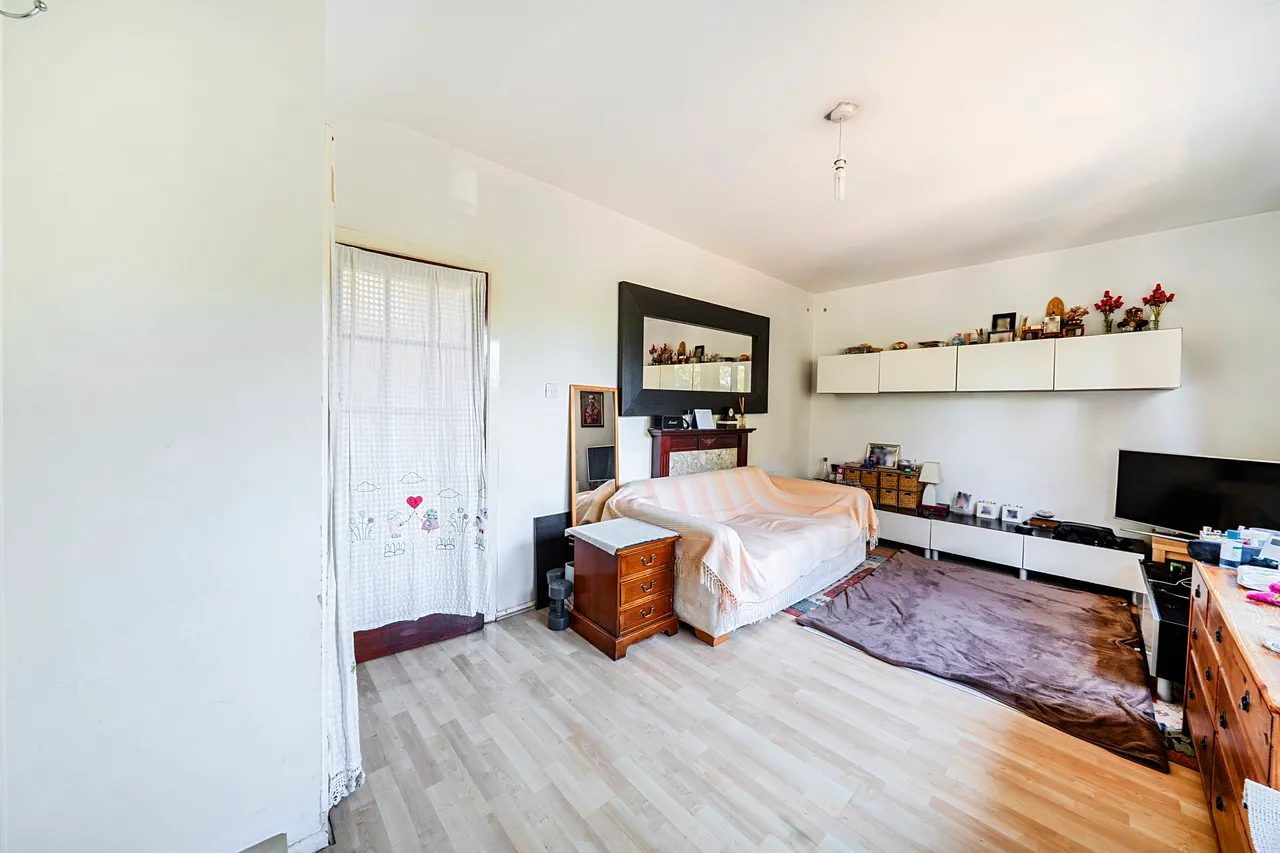 16 Castlecombe Drive, London, photo 11