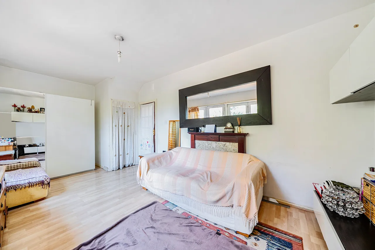 16 Castlecombe Drive, London, photo 9