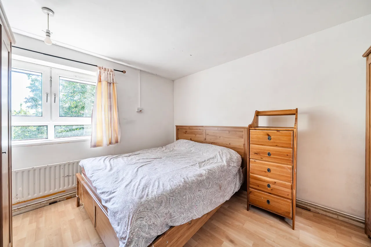 16 Castlecombe Drive, London, photo 10