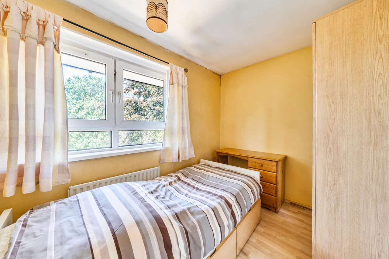 16 Castlecombe Drive, London, photo 8