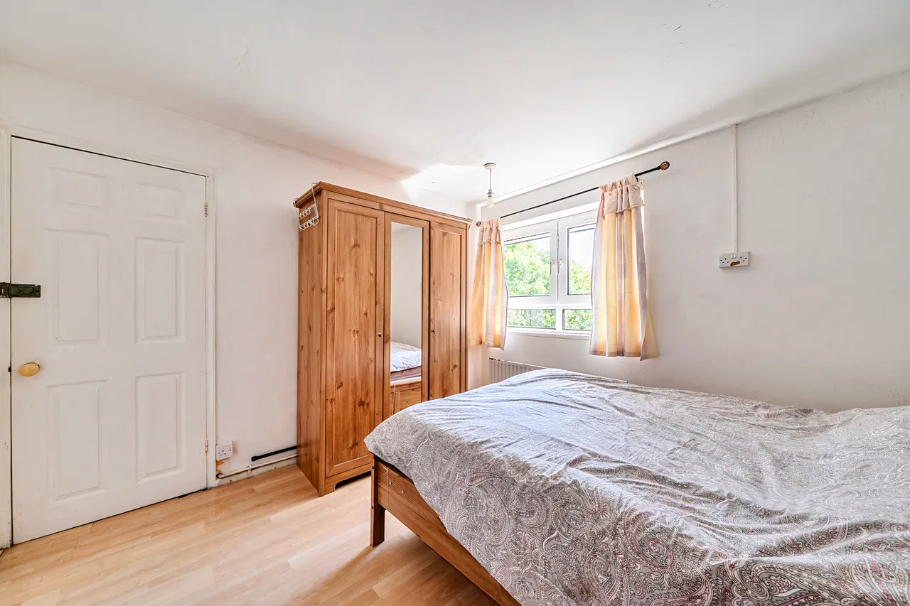 16 Castlecombe Drive, London, photo 7
