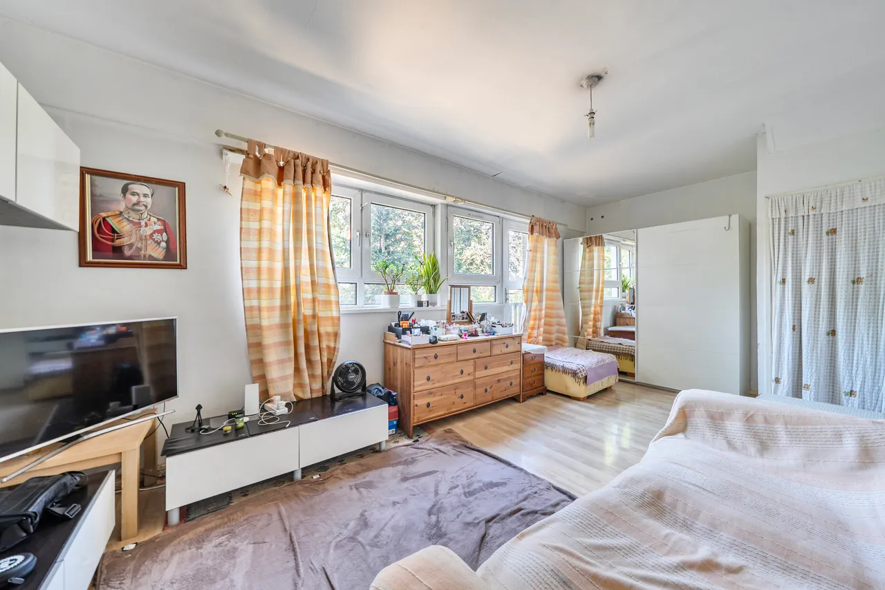 16 Castlecombe Drive, London, photo 6